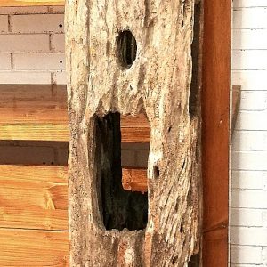 Pieza escultural de madera de 400 años